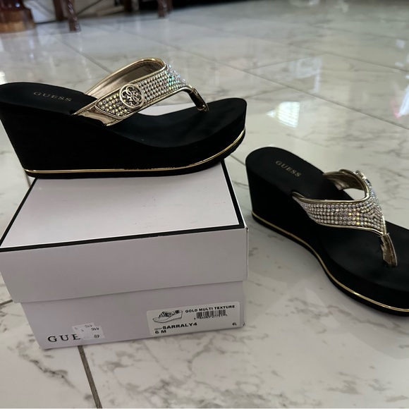 Guess sandals almost new, worn only once. - Picture 5 of 9